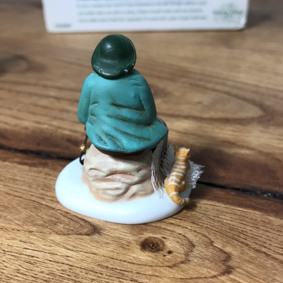 Dept 56 A Good Day’s Catch - Picture 5 of 5